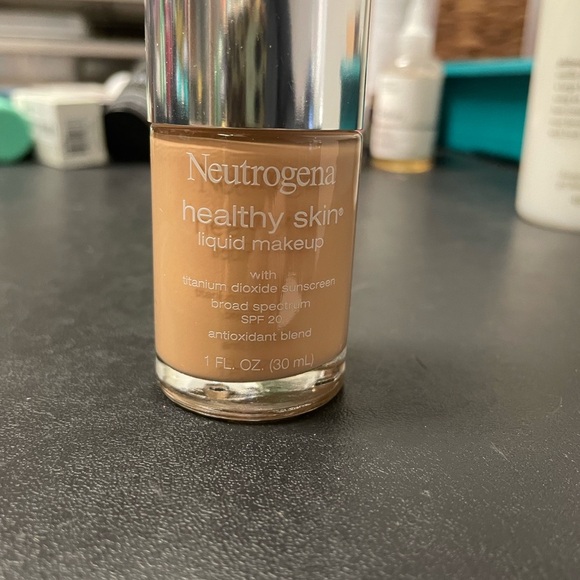 Neutrogena Healthy Skin Liquid Makeup - Tan - Picture 1 of 2